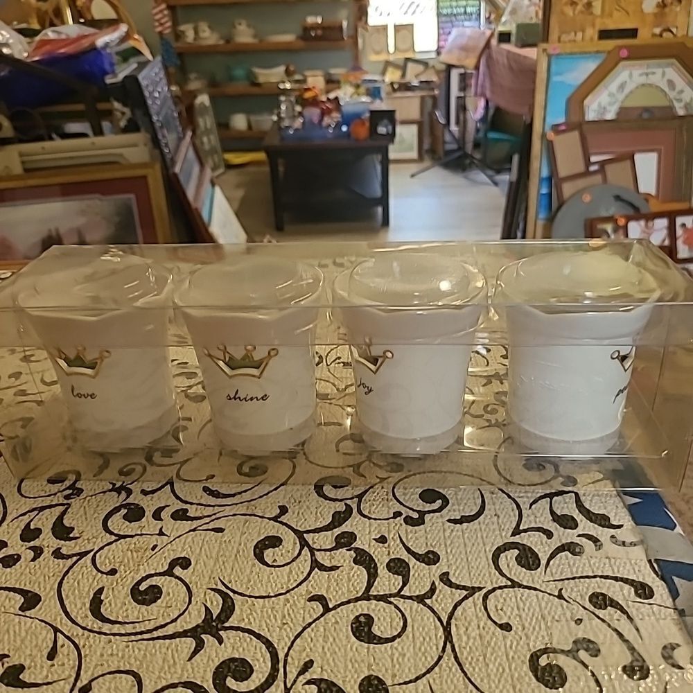 Signature Home Collection Candle Set - Picture 3 of 4
